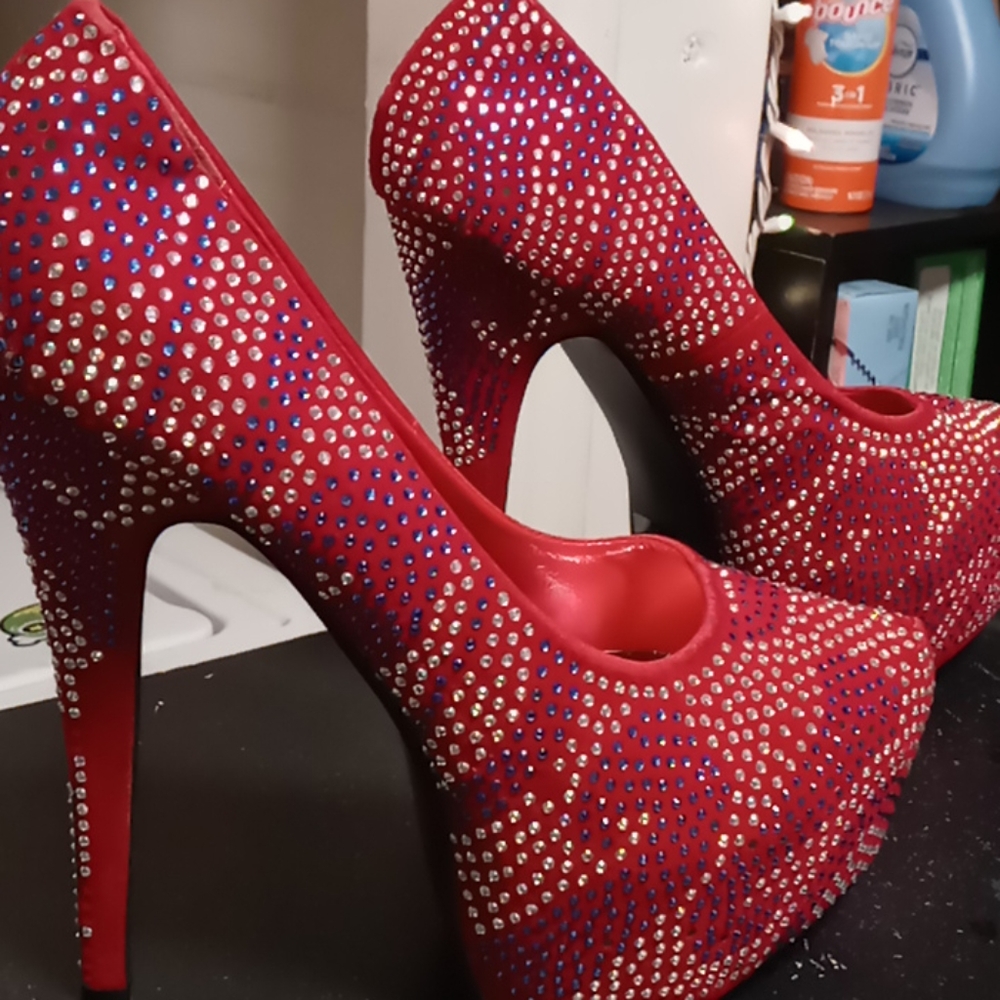 High heels - Picture 3 of 3